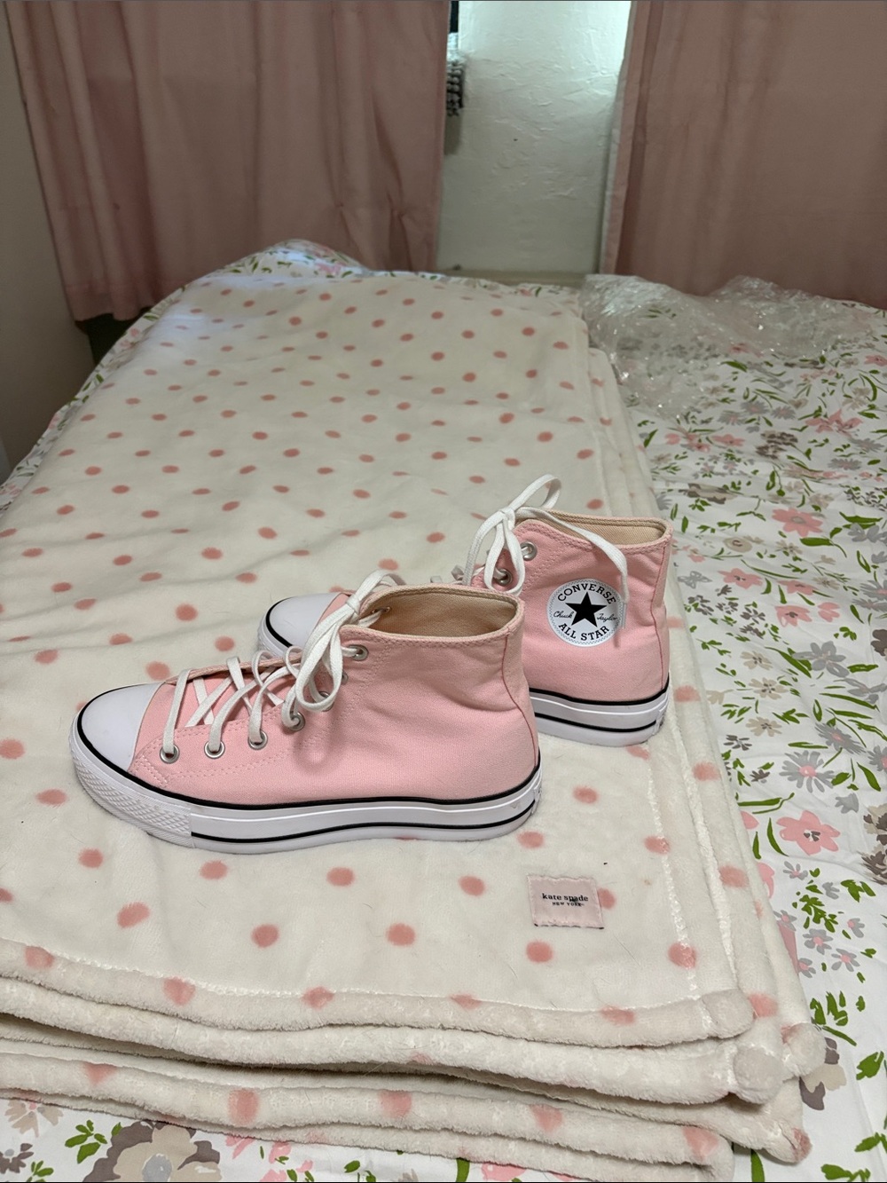 Platform light pink high top converse